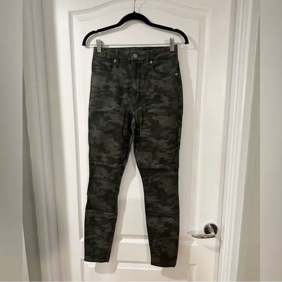 Good American Good Waist Camo Jeans, Size 8/29 - Picture 2 of 3